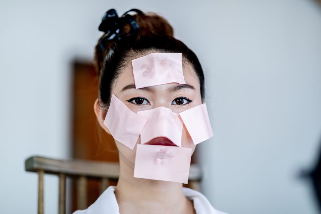 Does oily skin make you want to hide under foundation? Learn how you can find your ideal skin here.
